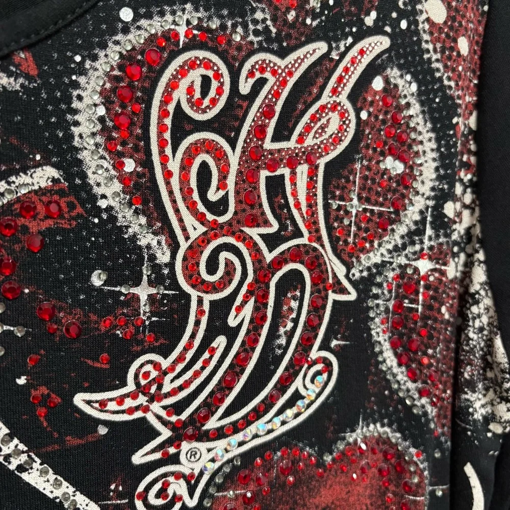 Harley-Davidson Black Long-Sleeve V-Neck Top with Red Heart Embellishments Y2K - Picture 5 of 15